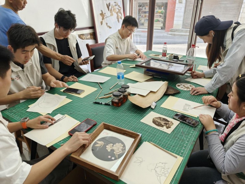 中國日報中文網報道我校“南川青語，法蘊鄉興”實踐隊三下鄉實踐活動