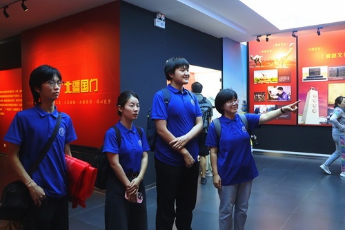 學習強國報道學校“同心筑夢”民族團結實踐團赴二連浩特市開展“三下鄉”社會實踐活動