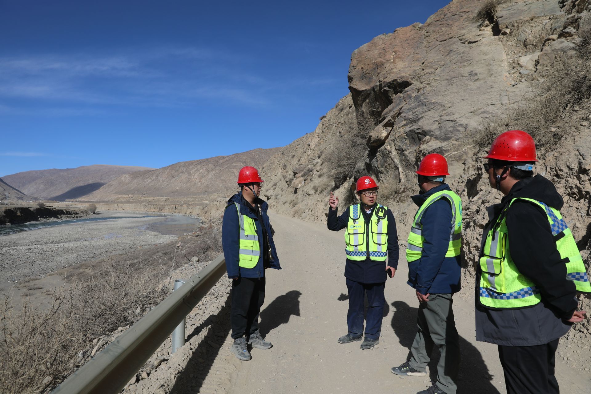 【優秀校友】人民網報道我校管理學院優秀校友劉銘源搶險救災先進事跡