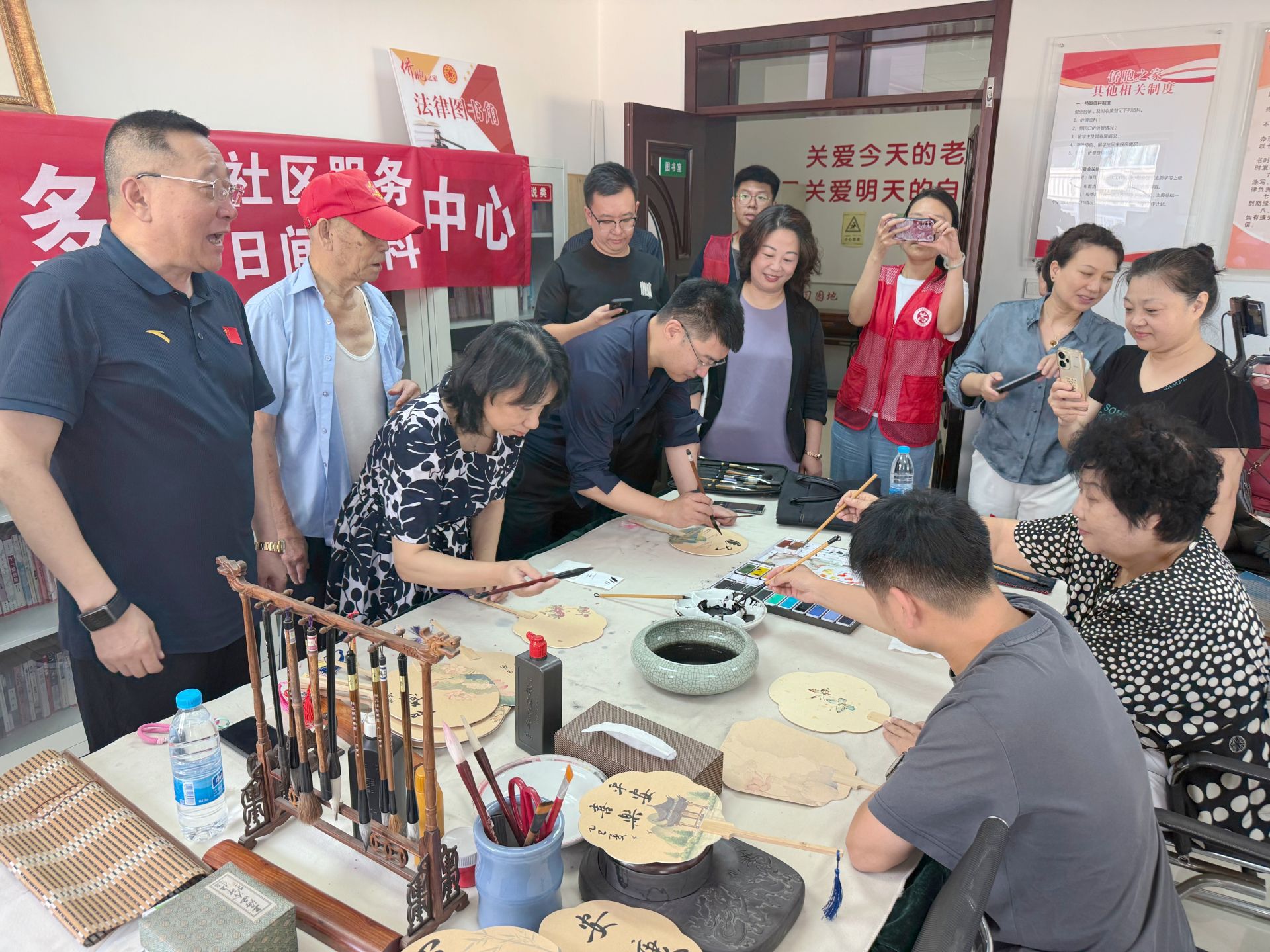 今日頭條號、南開婦聯微信公眾號報道我校藝術學院教師莊雪陽受邀參加南開“翰墨傳情，藝贊軍魂”慶“八一”活動